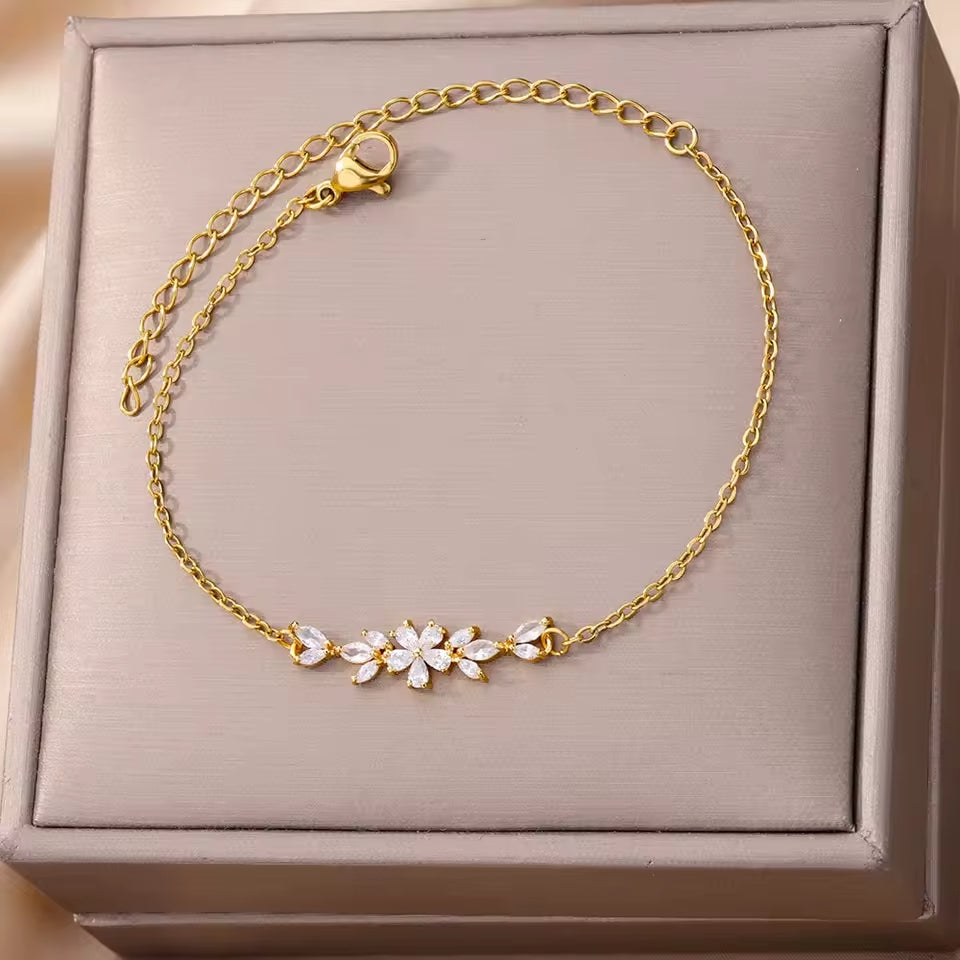 Laura Fine Flower Bracelet